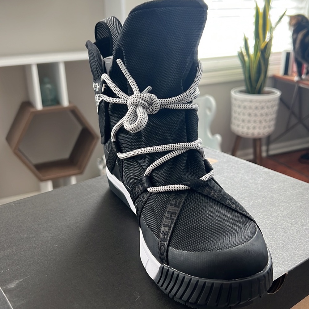 The North Face Women’s Sierra Sport Lace Up Black and White Boot - Picture 4 of 4